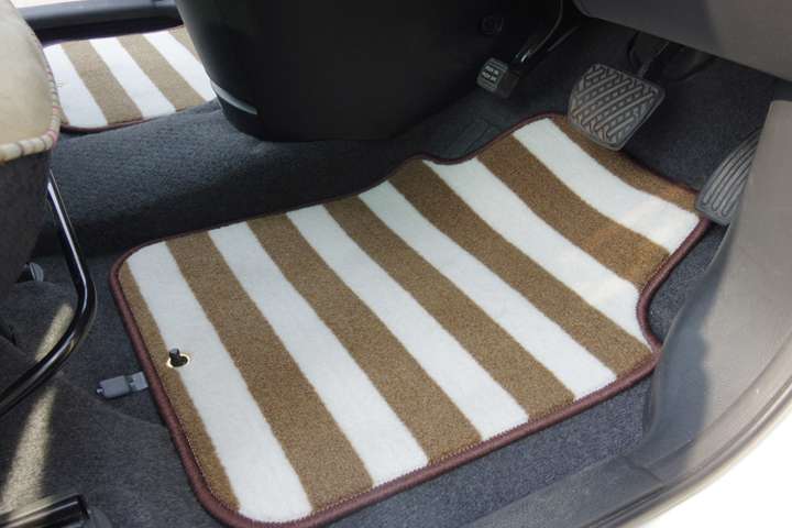 カーマットフロアマット車用車運転席おしゃれ軽自動車汎用カー用品車用品運転席のみゴムマット汎用マットかわいい