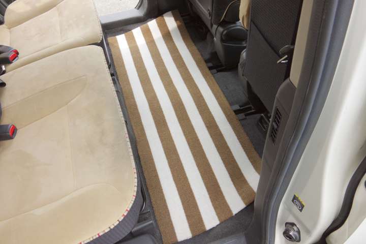 カーマットフロアマット車用車おしゃれ軽自動車汎用カー用品車用品リアマットゴムマットリア汎用マット2列目かわいい