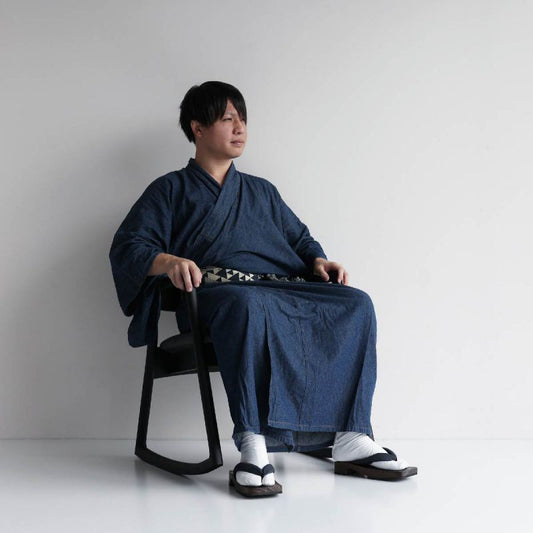 ロッキングチェア木製国産レザークッション日本製北欧読書革ロー高級ソファ天然木チェアロッキング椅子完成品黒飛騨手作りおしゃれチェアーリビングダイニング肘掛け肘付き高齢者腰合皮木